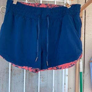 LULULEMON  WOMENS  CHORTS
